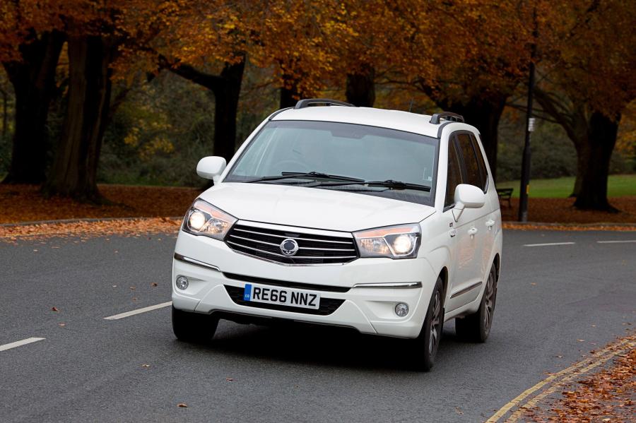  Ssangyong Turismo White 2016 года  (фото 11 из 14)
